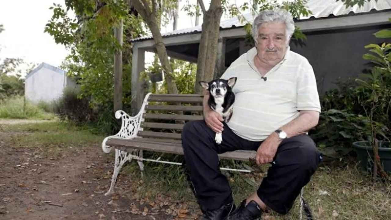 Mujica, kanserin vücuduna yayıldığını açıkladı: ‘Köpeğimin yanına gömülmek istiyorum’