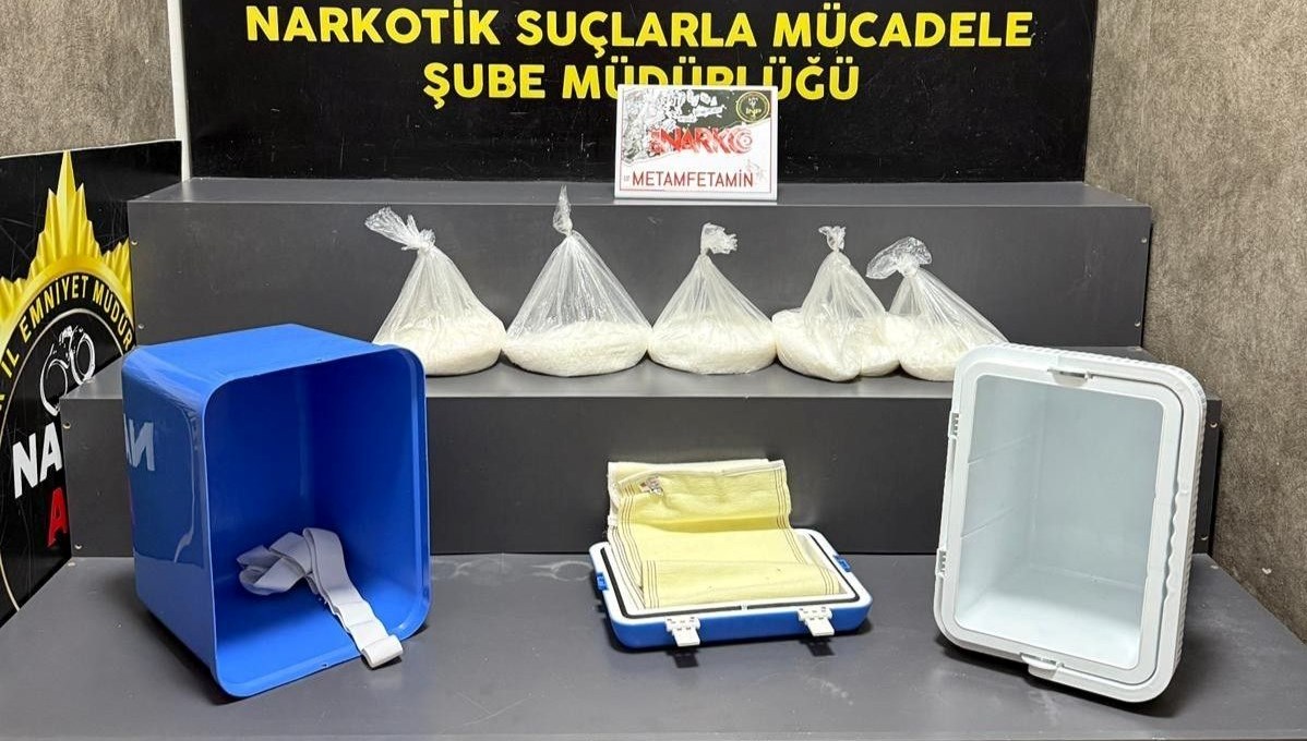 Piknik termosundan 5 kilogram uyuşturucu çıktı