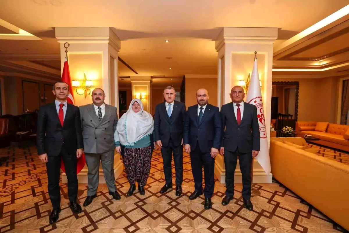 ak-parti-eskisehir-il-baskani-albayrak-genclik-ve-spor-bakanina-ziyarette-bulundu-NA26r6P8.jpg