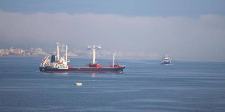 canakkale-bogazi-gemi-gecislerine-yeniden-acildi-K6HI2YOU.jpg
