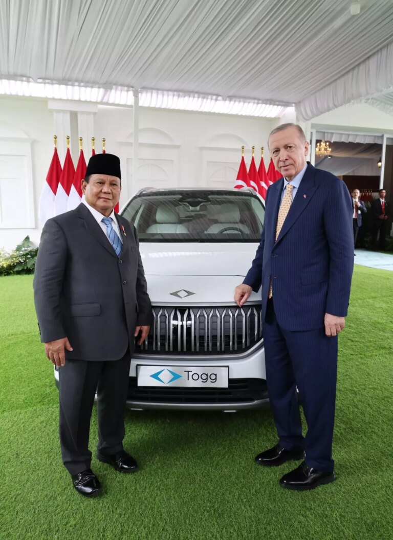 cumhurbaskani-erdogan-endonezya-cumhurbaskani-subiantoya-togg-hediye-etti-hKhHuqPW.jpg