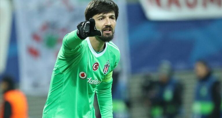 gece-kulubunde-olayli-gece-yumruk-atti-kasini-patlatti-OFIiF8mr.jpg