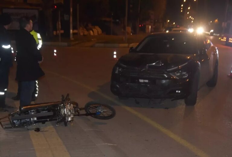 mersinde-otomobil-motosiklet-carpisti-NEUMXvWg.jpg