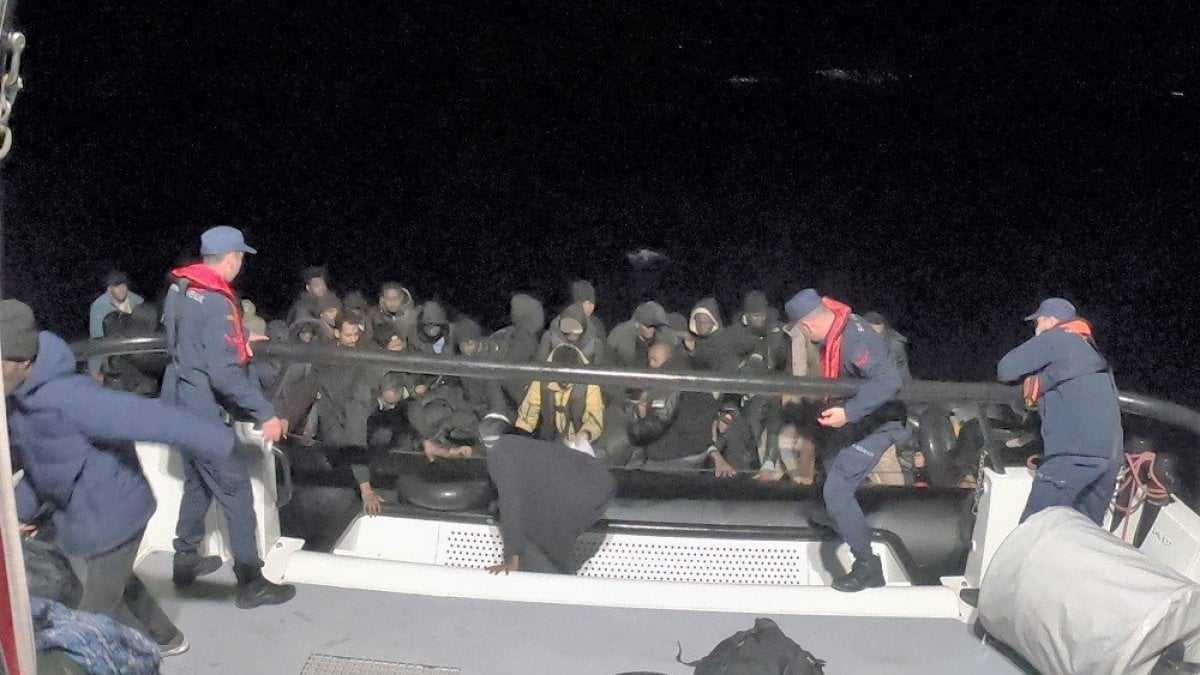 46 kaçak lastik botta yakalandı