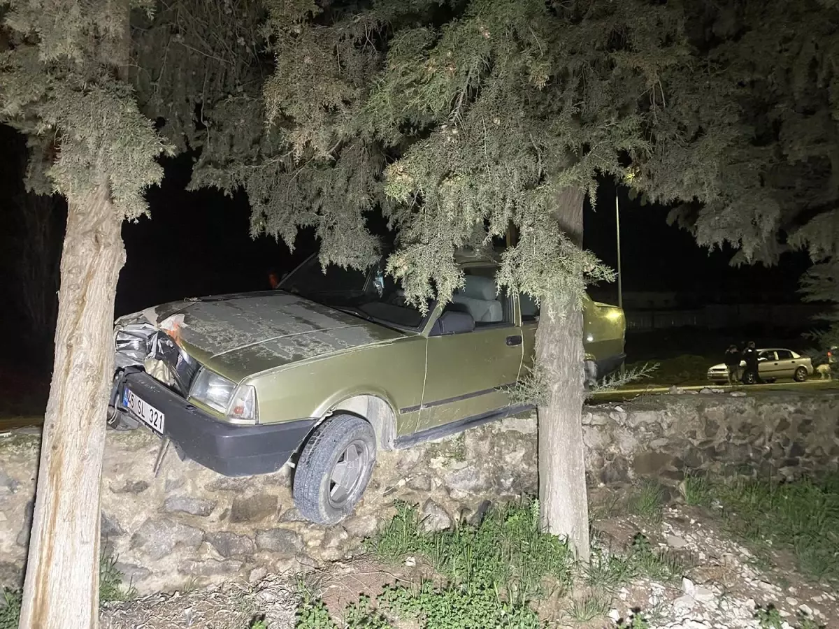 Kula’da Kalp Krizi Geçiren Sürücü Ağaca Çarptı