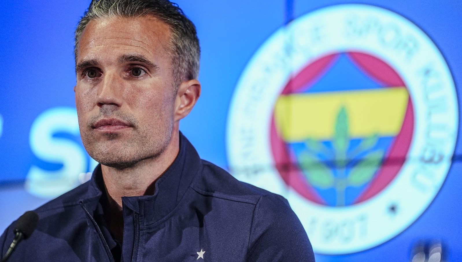 robin-van-persie-fenerbahce-karsisindaki-tur-sansini-yuzde-vererek-acikladi-pcgaRMHC.jpg