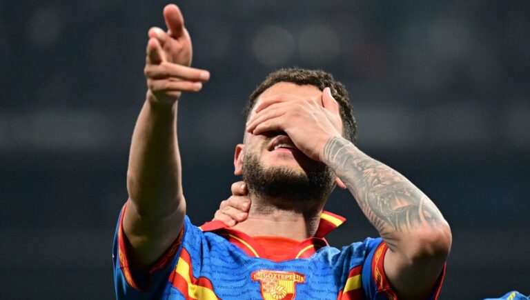 turk-futbol-tarihine-gecen-transfer-aciklandi-romulo-imzayi-atti-Onawp7Ga.jpg