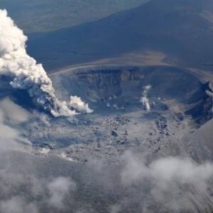 yanardagda patlama 3 kilometrelik kul bulutu yukseldi D9j2sG1y