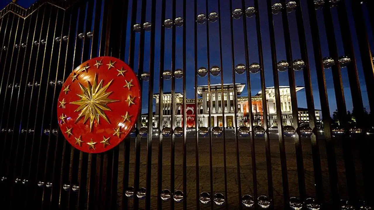 chpli isim ortaya koydu cumhurbaskanligi gunde 2 bin 25 yilda 739 bin 467 asgari ucret harcamis OO8u2RmA