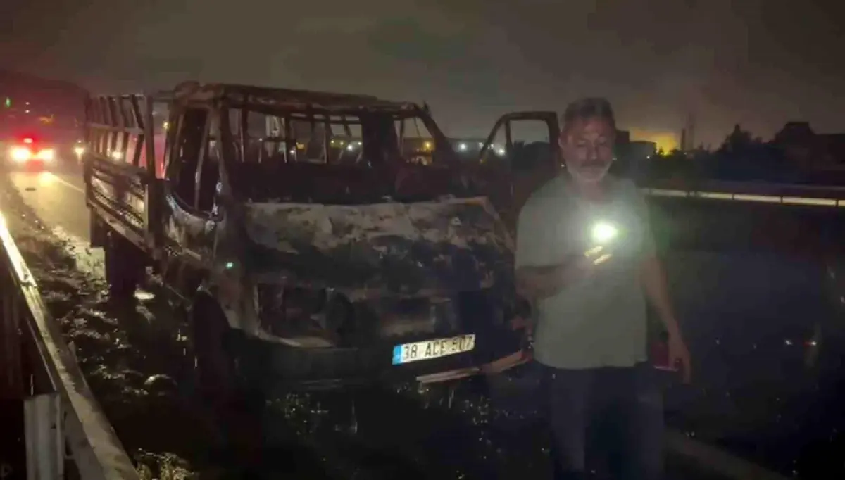 hatayda kamyonet yandi surucu tepki gosterdi RmNgFFQt