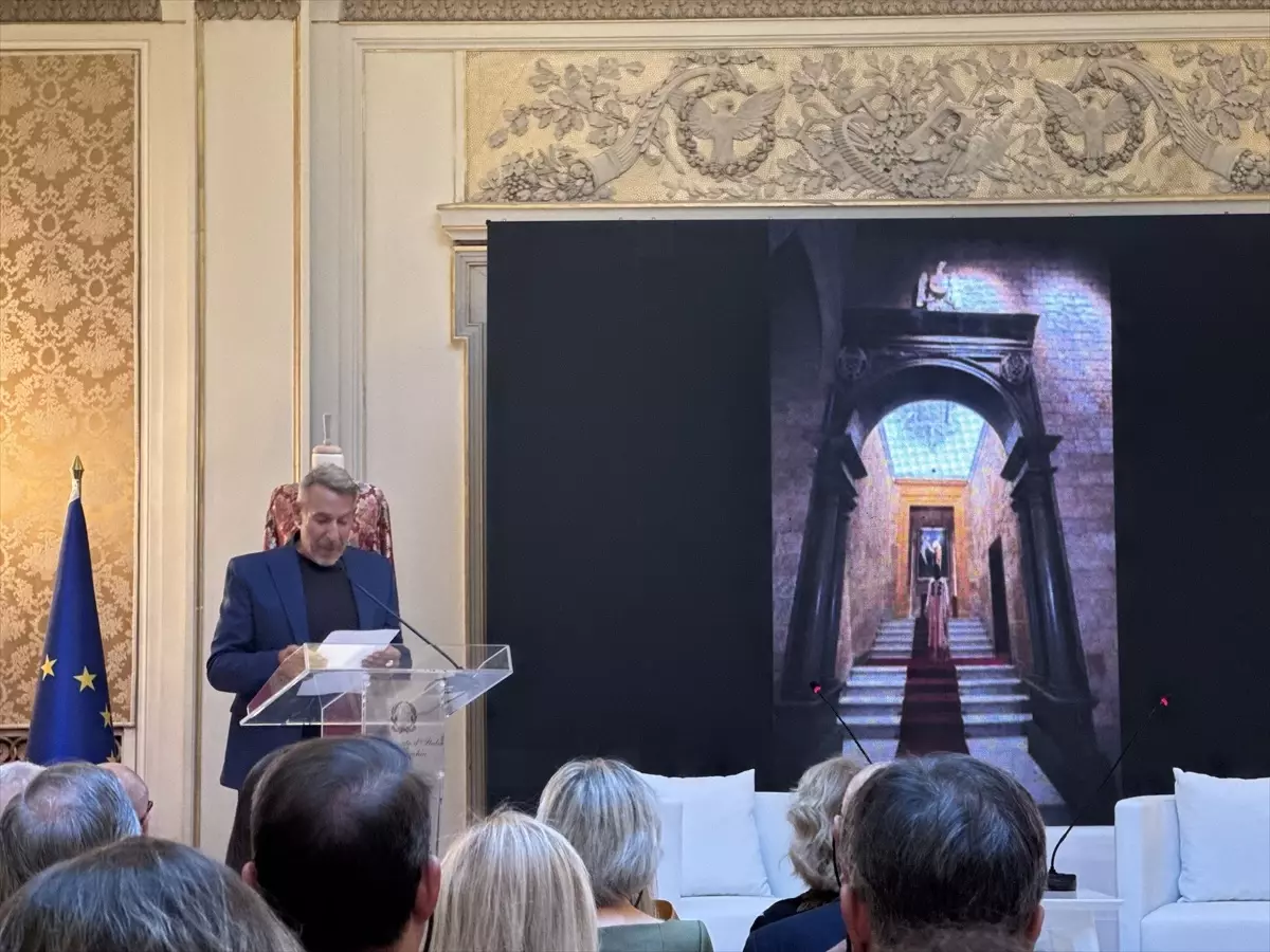 italyan modaci elio ferrarodan kaftan tasarimlari QvybneO8