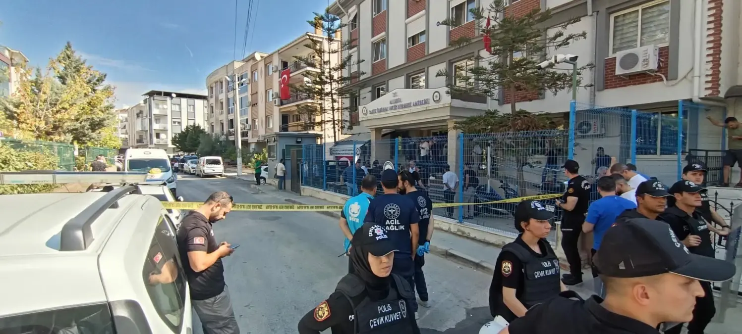 izmirde polis merkezine silahli saldiri 2 polis sehit oldu EHgnBTD7