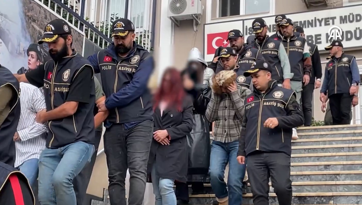 ahlak polisinden istanbulda 15 ilceye baskin wdQWcuKb.jpg