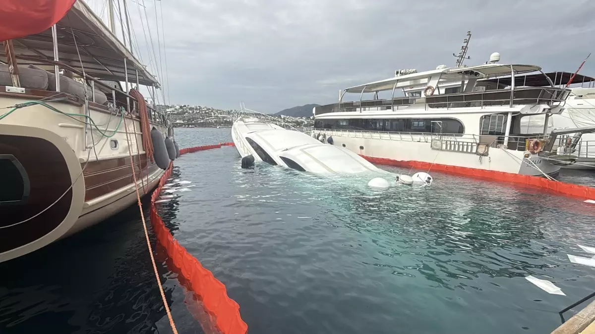 bodrumda luks yat su alarak batti yQMkSqce.jpg