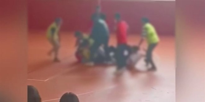 mendil kapmaca oyunu kanli bitti 16 yasindaki ogrenciye bicakli saldiri LcWcRpBJ.jpg