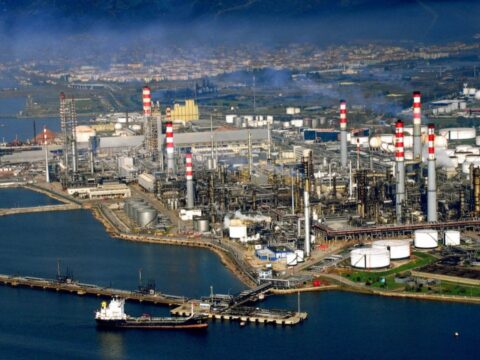 Koç Holding, Tüpraş Hisselerini Milyarlarca Liraya Satışa Sunuyor