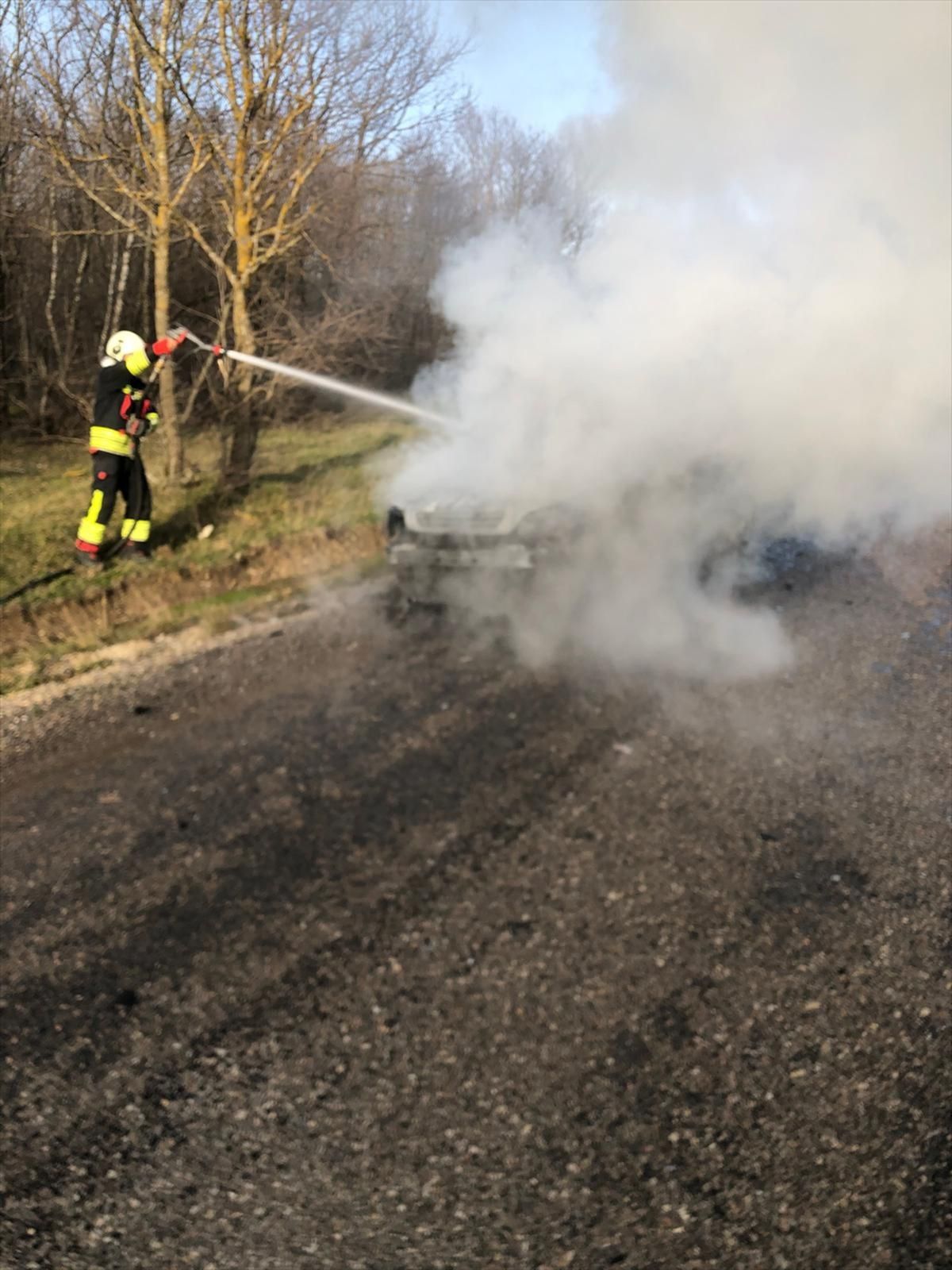 Ladik’te Seyir Halindeki Otomobilde Yangın Panik Yarattı
