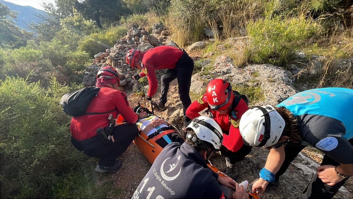 Fethiye’deki Likya Yolu’nda Ayak Kırığı Geçiren Yürüyüşçü Kurtarıldı