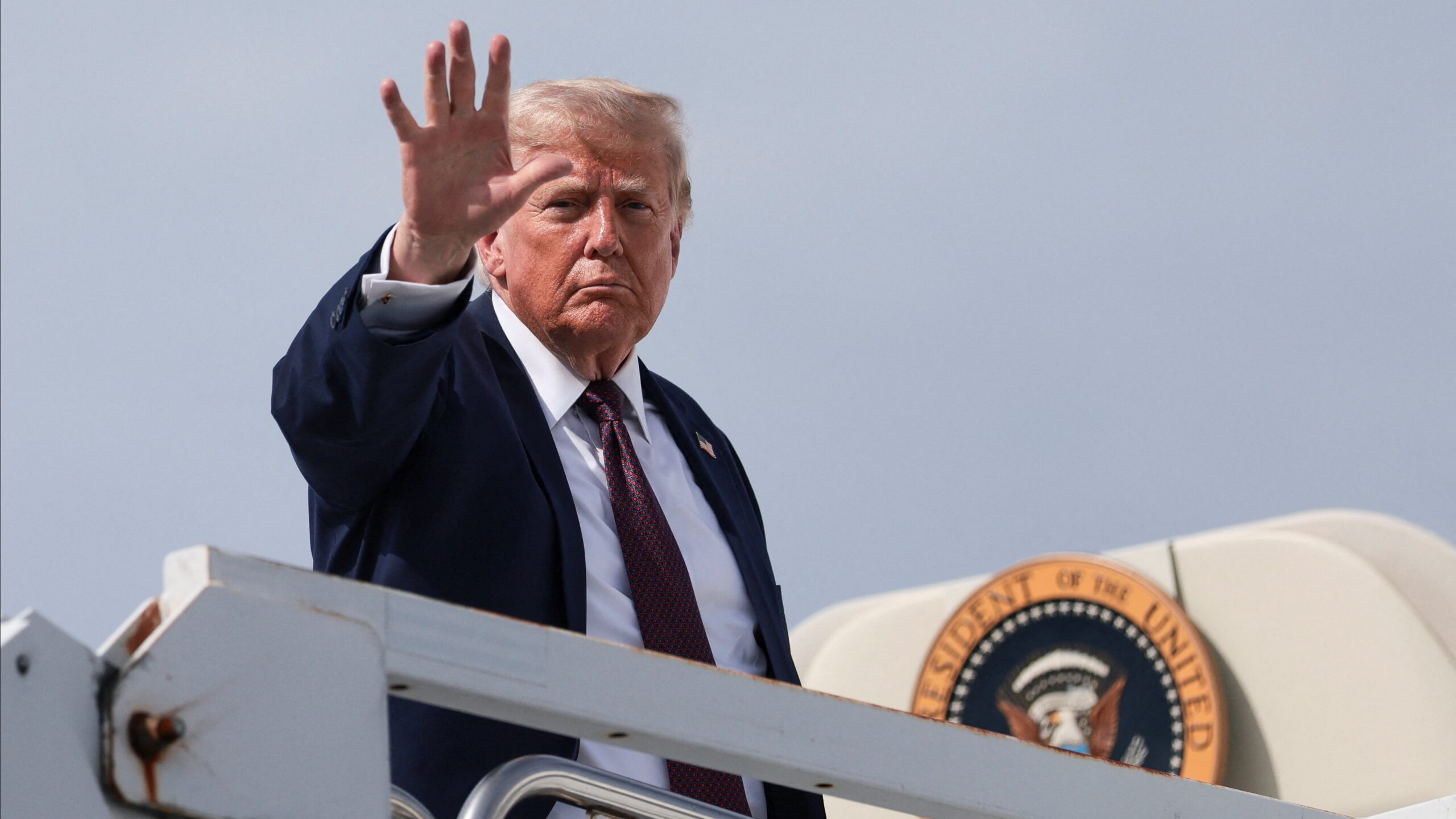 Trump: İran Hürmüz’den geçiş ücreti talep etmiyor