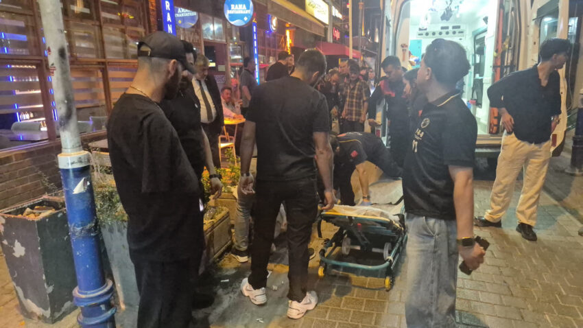Eskisehirde barlar sokaginda bicakli kavga 1 yarali ePvPYnmi