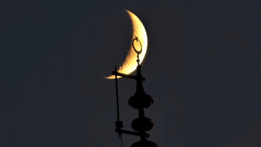 Gokyuzundeki gorsel solen hayran birakti iki hilal ayni karede bulustu gIXf9gFc